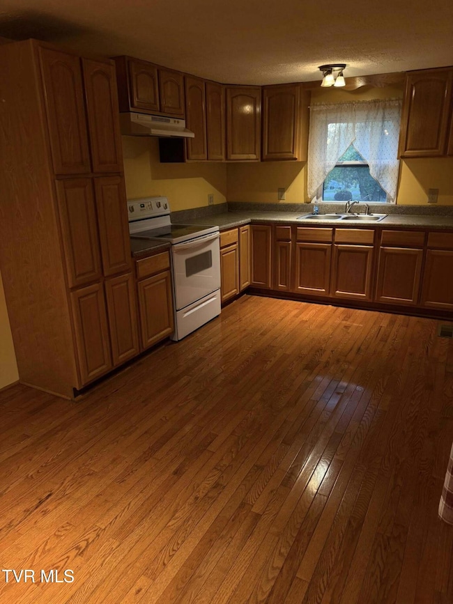 1324 Hillside Dr, Elizabethton, TN 37643 - photo 5