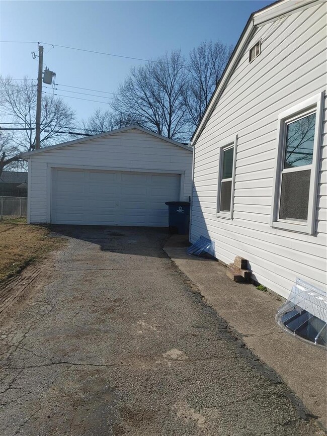 DRIVEWAY TO 2 CAR GARAGE