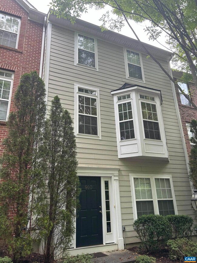 910 Rainier Rd, Charlottesville, VA 22903 - photo 3