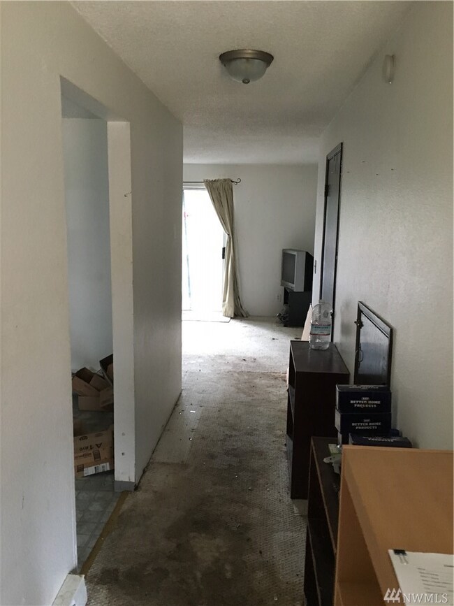 4811 S 56th St unit 4, Tacoma, WA 98409 - photo 2