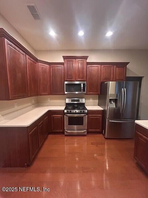 Kitchen w/gas stove