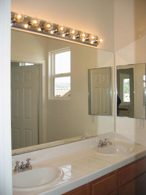 2nd Bath on 2nd floor sink (480x640)