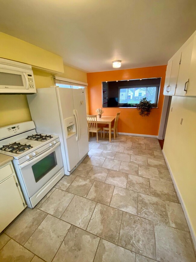 879 Chestershire Rd, Columbus, OH 43204 - photo 5