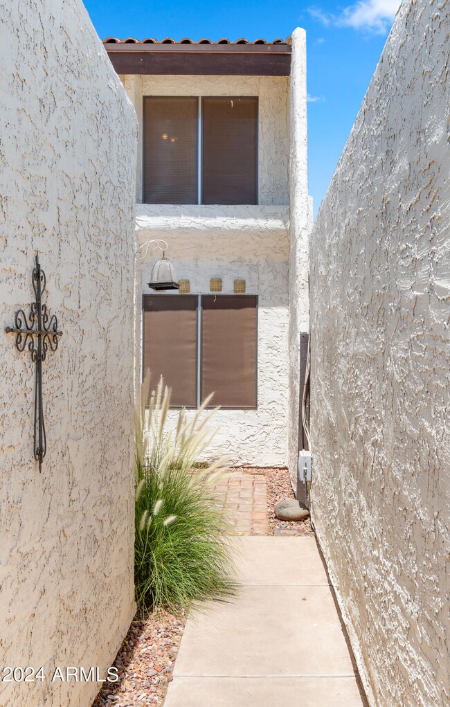 Front Entry Courtyard1