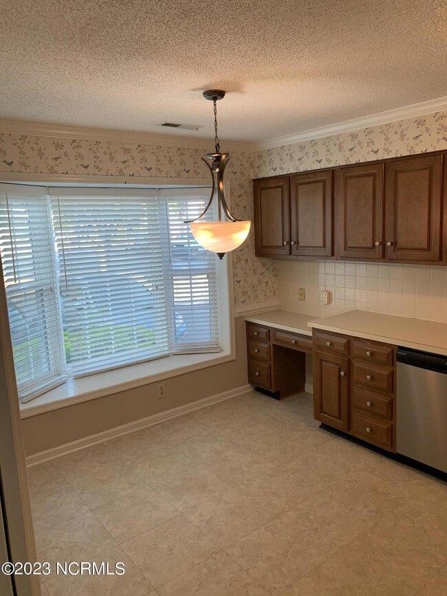 Kitchen eating area