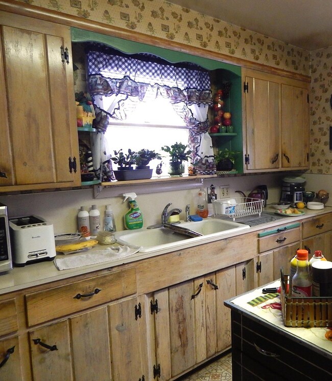 345 N 6th St, Central Point, OR 97502 - photo 5