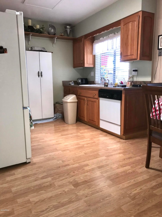 11138 W Emerald Dr unit 185, Sun City, AZ 85351 - photo 5