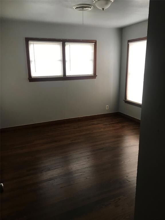 1307 N Howeth St, Gainesville, TX 76240 - photo 4