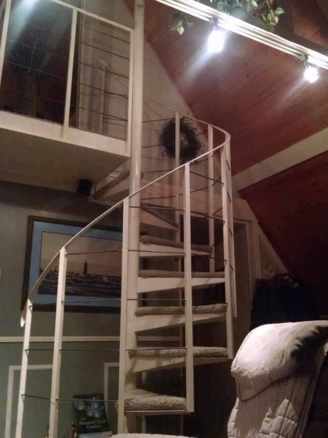 Spiral stairs to loft