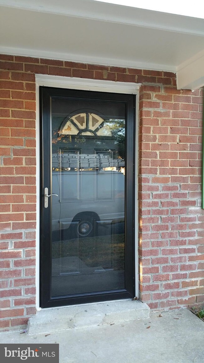 6465 Lamplighter Ridge, Glen Burnie, MD 21061 - photo 2