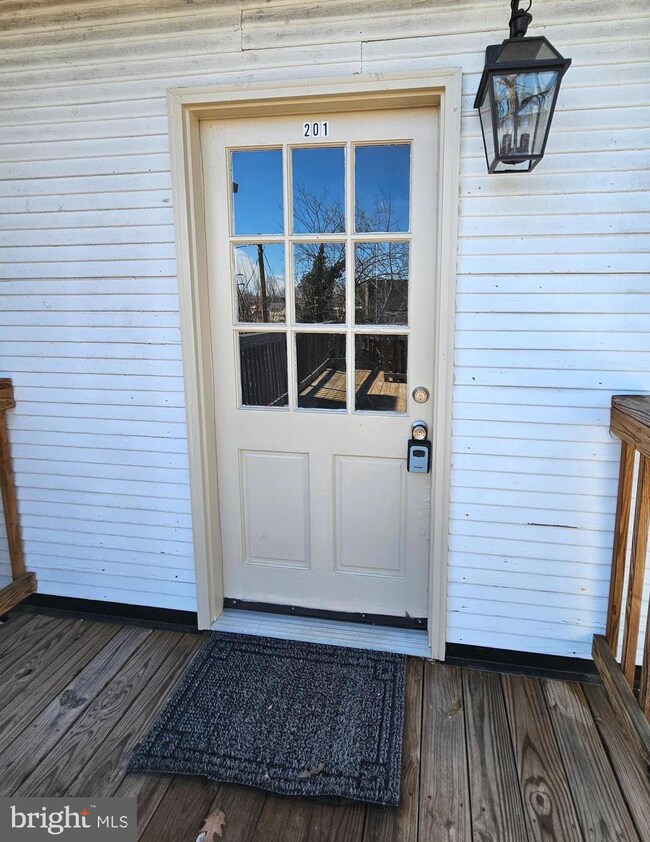 310 E Piedmont St unit 201, Culpeper, VA 22701 - photo 2