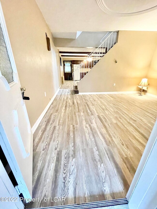 49 Wilcox St, Wilkes Barre, PA 18705 - photo 6