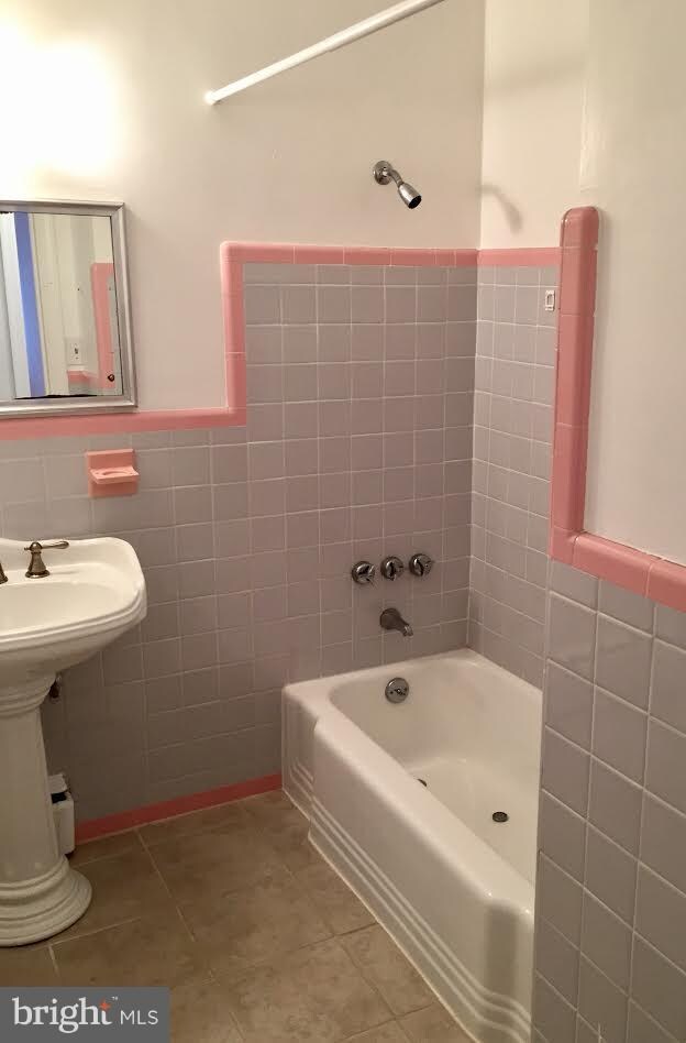 18315 Candice Dr, Triangle, VA 22172 - photo 7