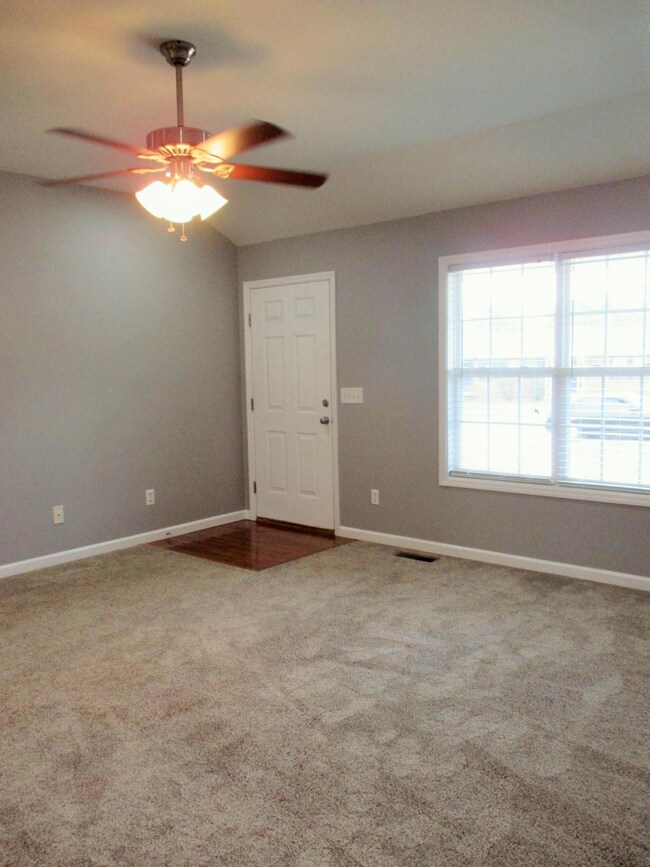 704 Oakdale St, Manchester, TN 37355 - photo 3