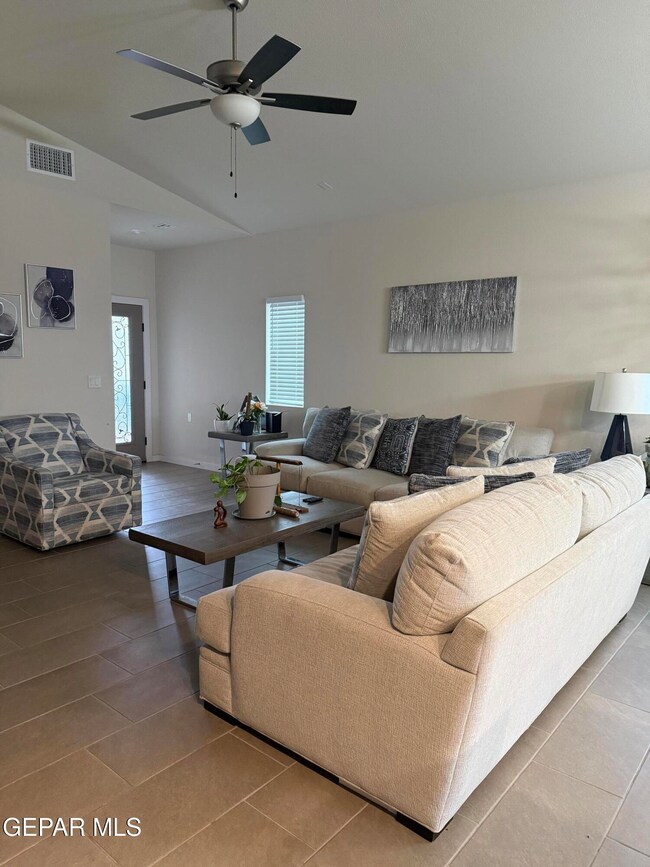 11388 Santa Barbara Dr, Socorro, TX 79927 - photo 6