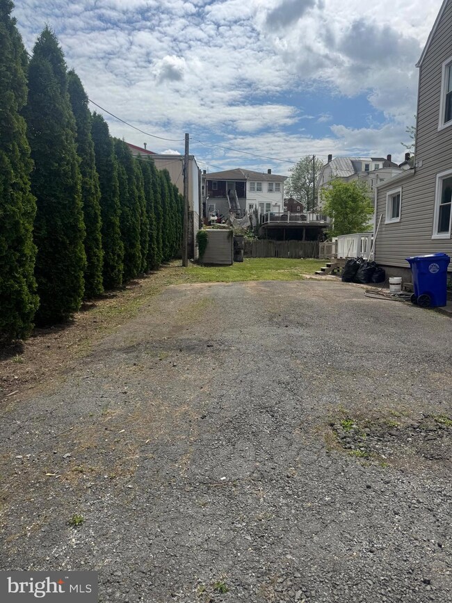 642 Brookline St, Reading, PA 19611 - photo 3