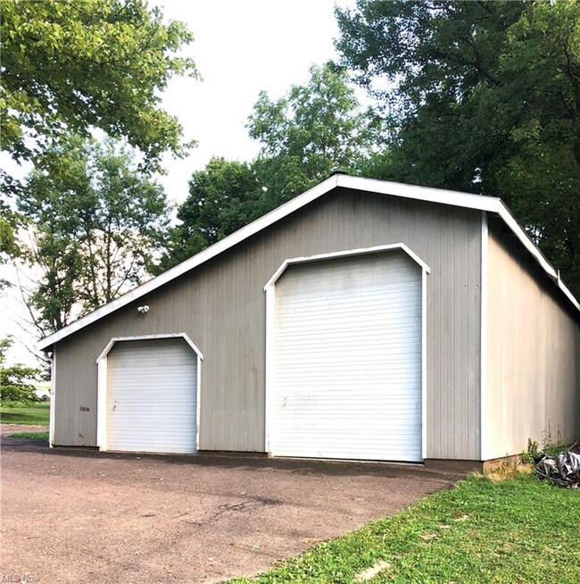 32 x 40 outbuilding with 12