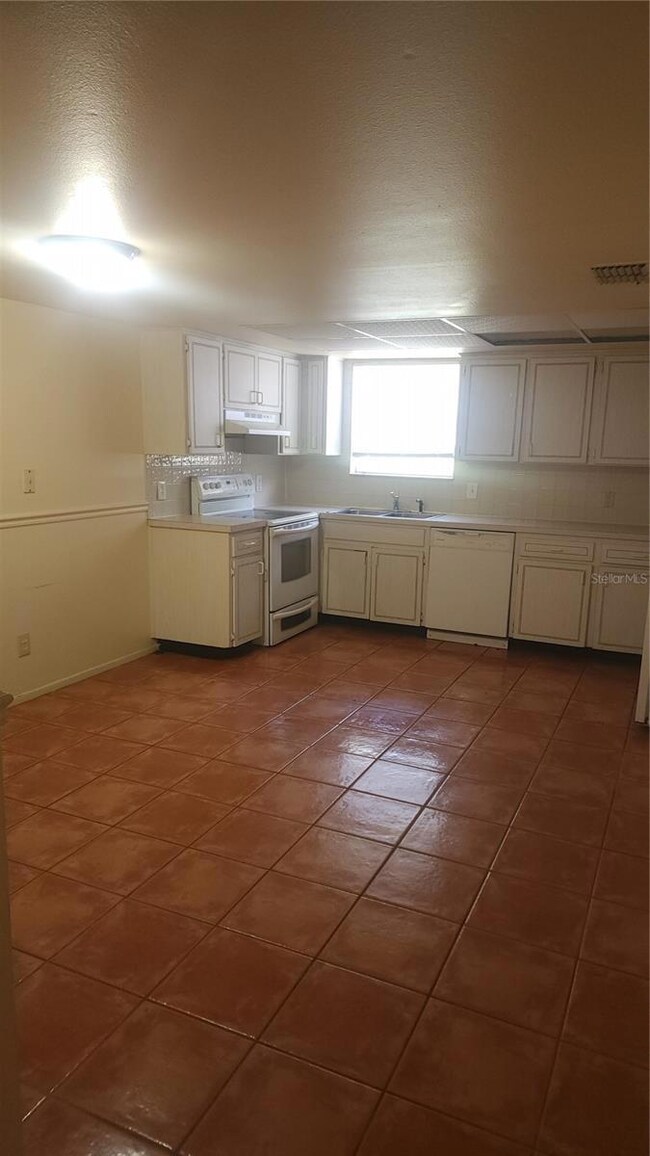 14460 Reuter Strasse Cir unit 718, Tampa, FL 33613 - photo 5