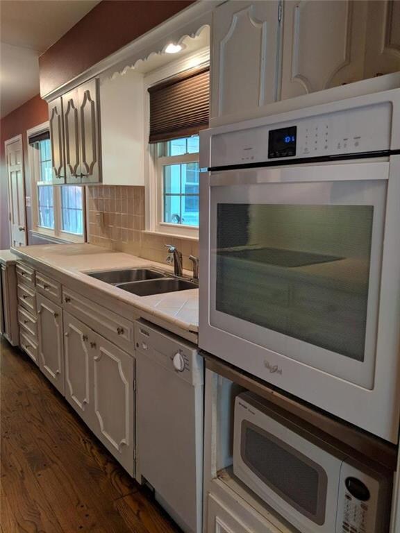 White Appliances on White Cabinets= Modern Style