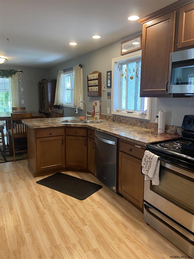 37 Worden Rd, Schenectady, NY 12302 - photo 5