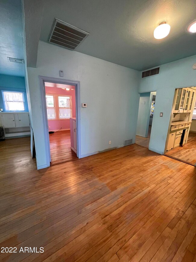 2549 N Mitchell St, Phoenix, AZ 85006 - photo 7