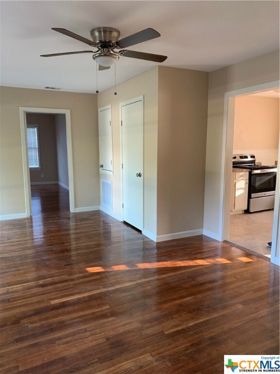 1020 N San Marcos St, Seguin, TX 78155 - photo 6