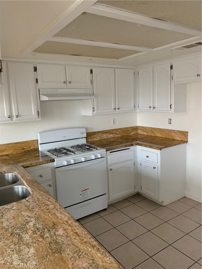 16745 Green Tree Blvd, Victorville, CA 92395 - photo 7