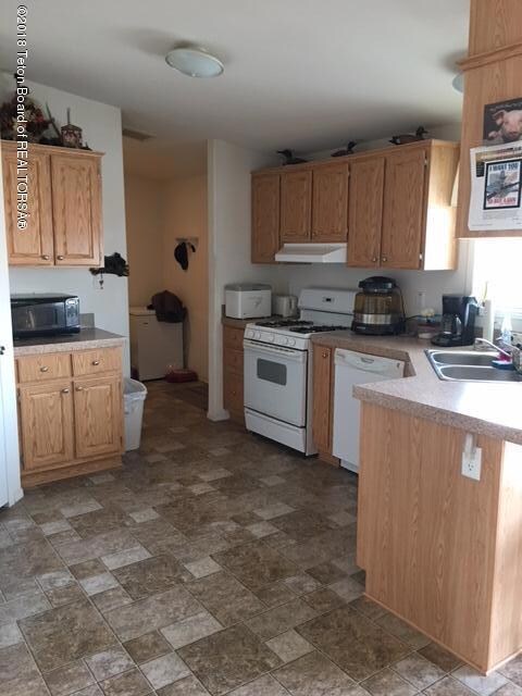 594 S Labarge St, Labarge, WY 83123 - photo 3