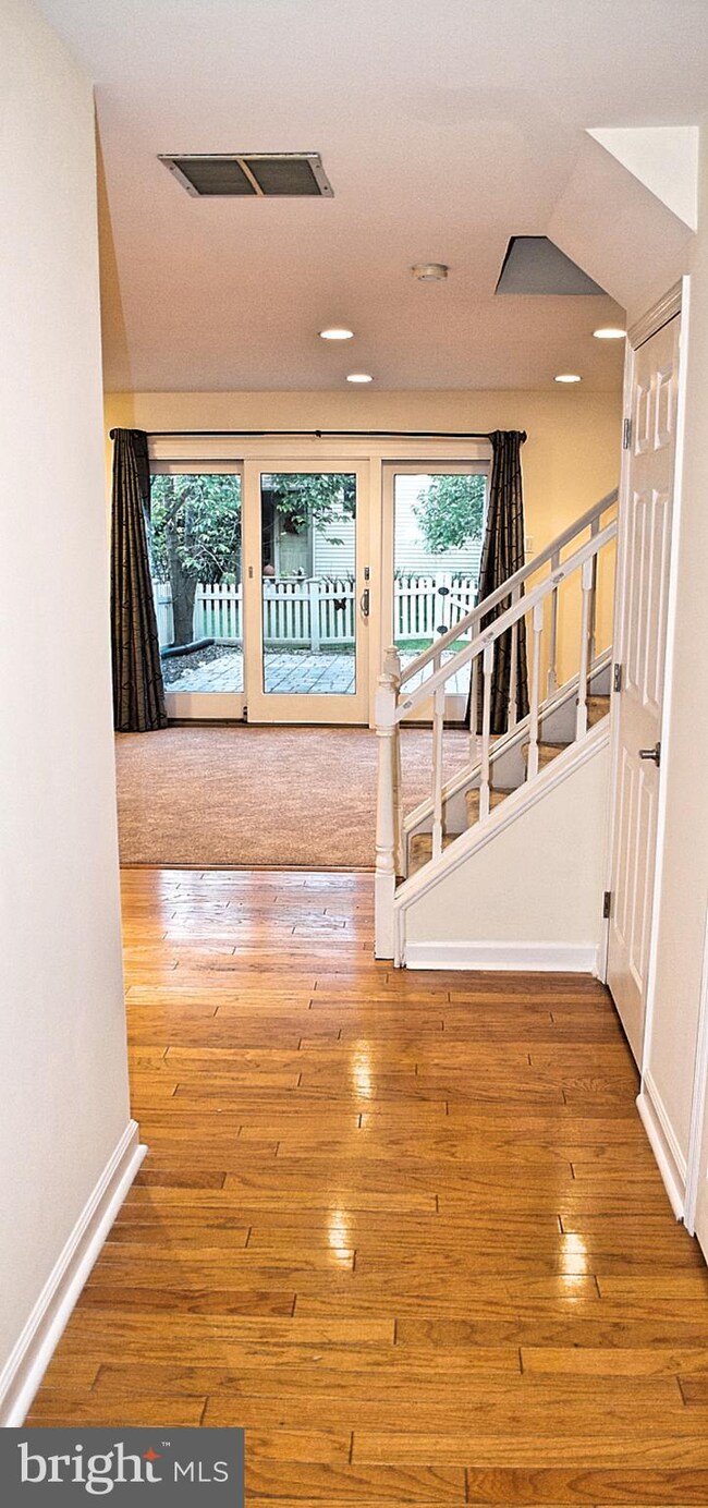 22 Tynemouth Ct, Trenton, NJ 08691 - photo 2