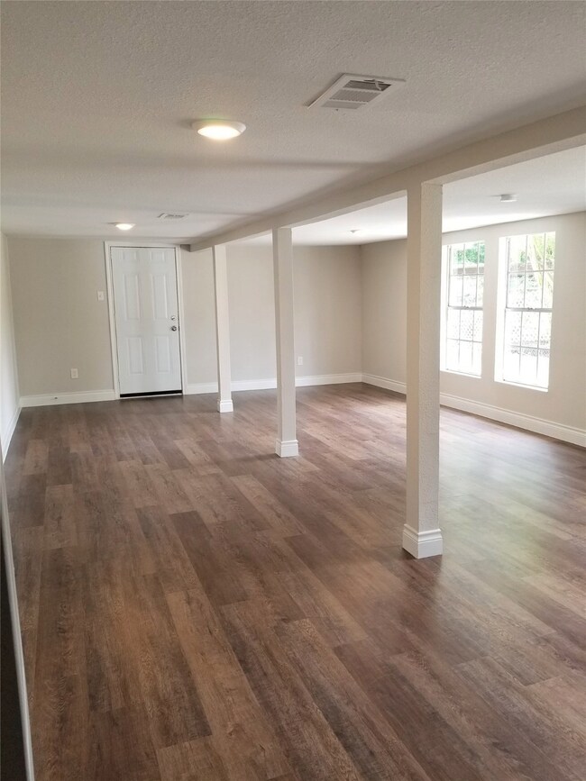 4914 Earline St, Houston, TX 77016 - photo 6