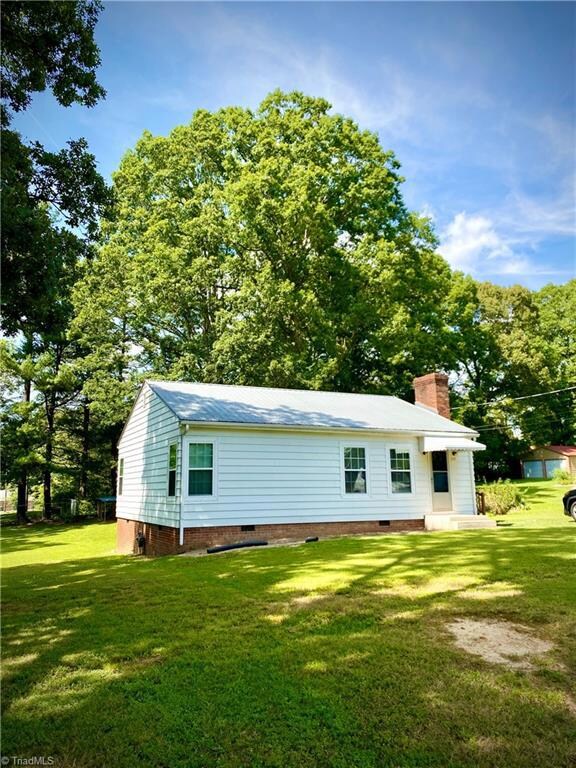 218 Mcknight St, Asheboro, NC 27203 - photo 2