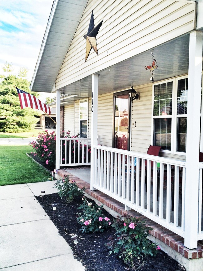 photo 2(1porchdrive)