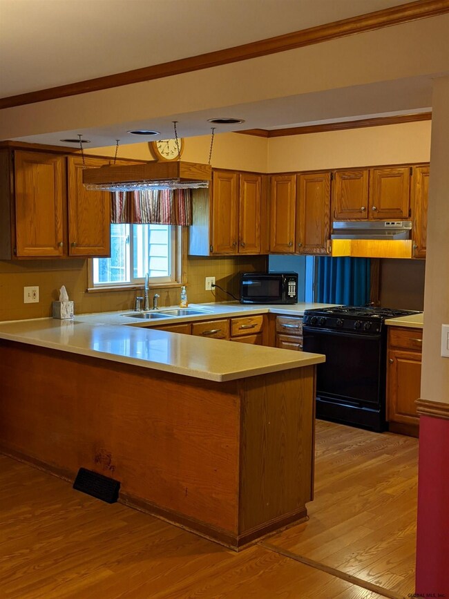 22 Cuthbert St, Schenectady, NY 12302 - photo 5