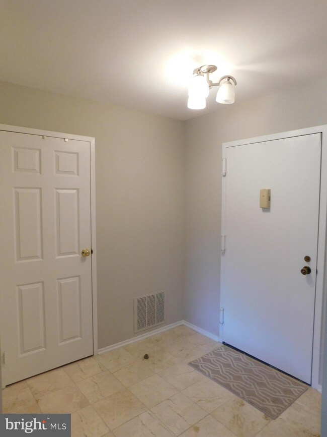 Treebrooke unit 106, Oakton, VA 22124 - photo 5
