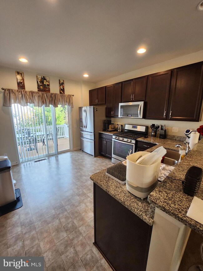 17027 Gibson Mill Rd, Dumfries, VA 22026 - photo 7