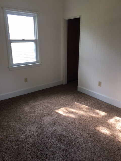 1113 Naomi St, Auburn, IN 46706 - photo 7