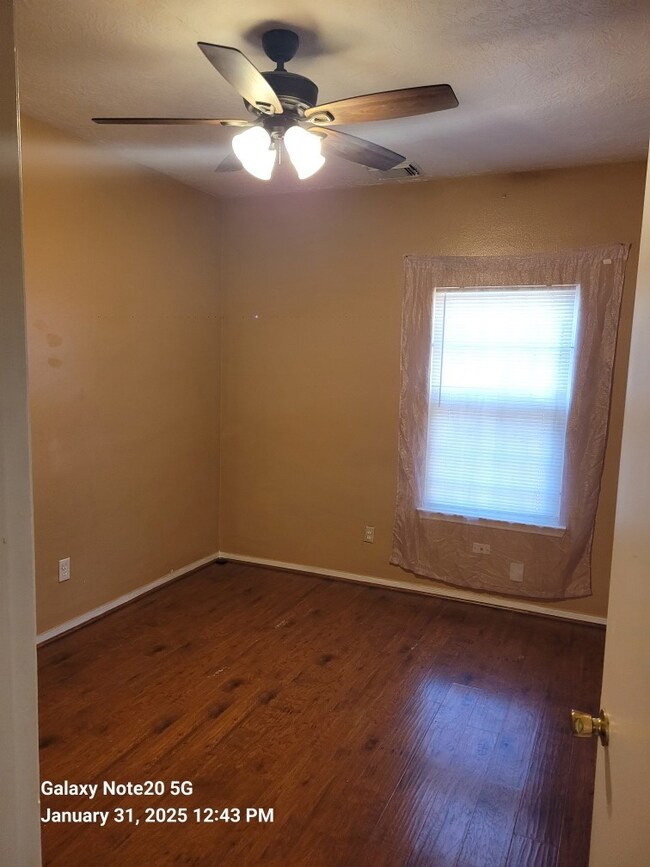 4732 Clover St unit B, Houston, TX 77033 - photo 7