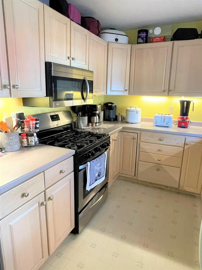 24 Lamoille St, Essex Junction, VT 05452 - photo 3