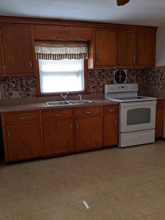 221 Mammoth Rd unit 2, Lowell, MA 01854 - photo 3