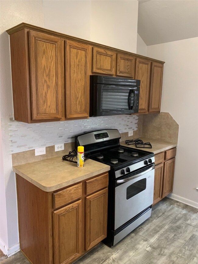 8938 Durham Manor Ln, Houston, TX 77075 - photo 4