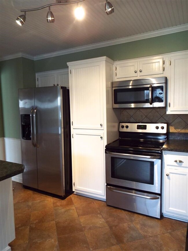 Refrigerator, Range, Dishwasher, and Microwave -al