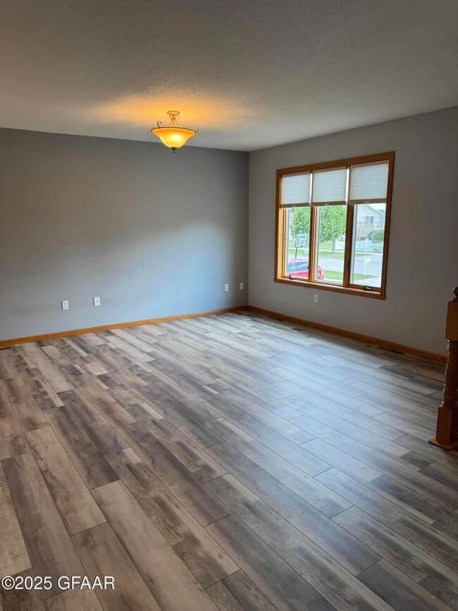 3810 Pendleton Dr, Grand Forks, ND 58201 - photo 3