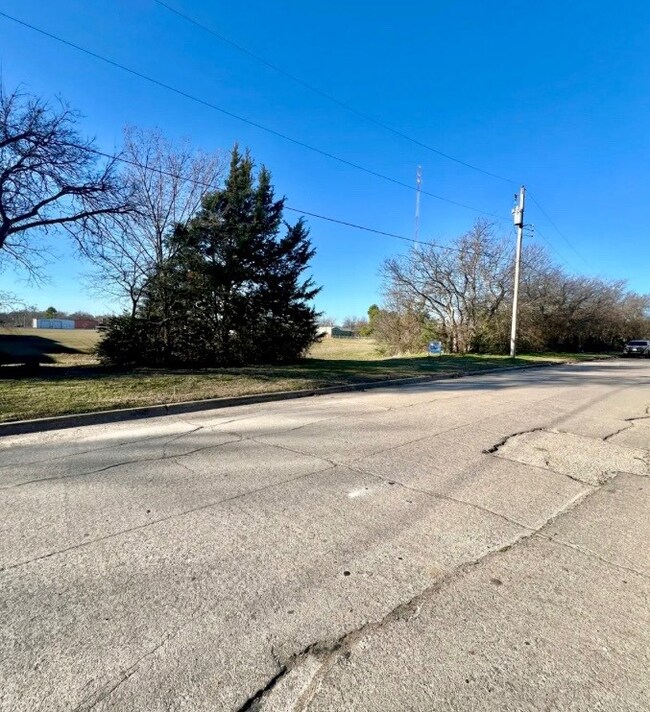 1408 NW 7th, Ardmore, OK 73401 - photo 6