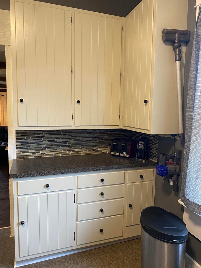 517 W Compromise St, Berne, IN 46711 - photo 3