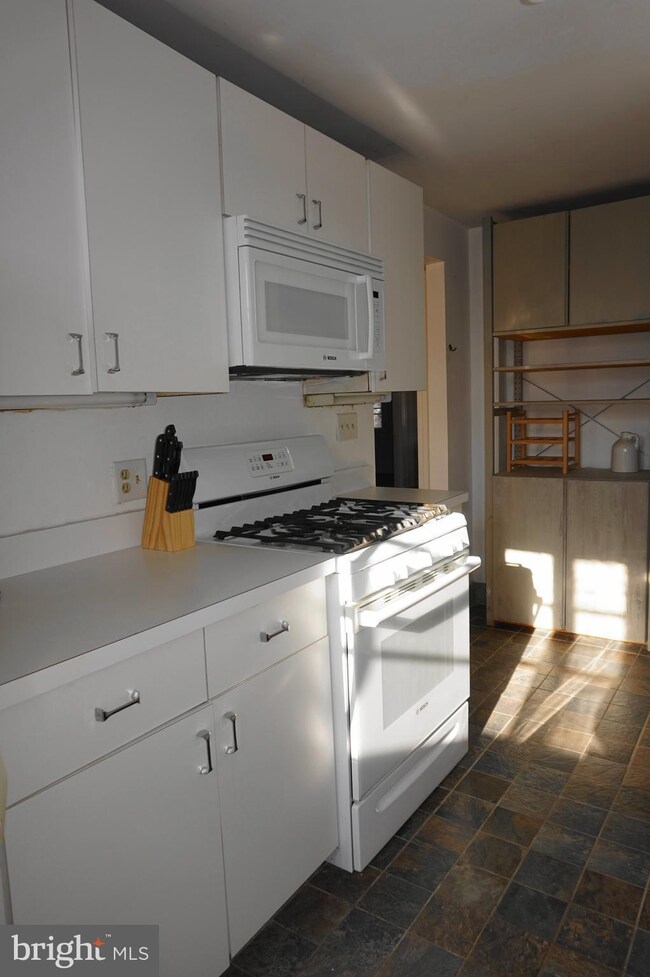 903 W University Pkwy unit 401, Baltimore, MD 21210 - photo 7