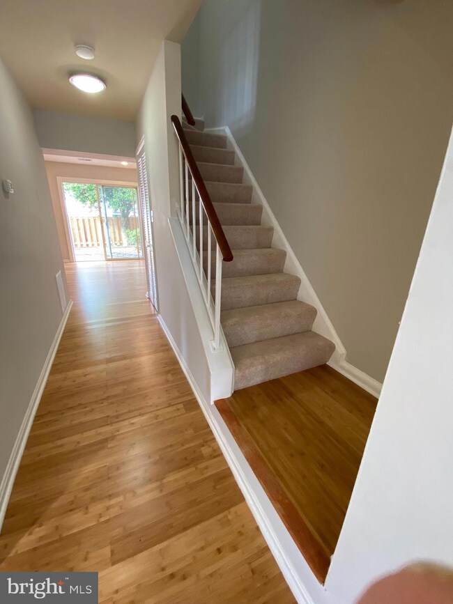 1983 Mayflower Dr, Woodbridge, VA 22192 - photo 5