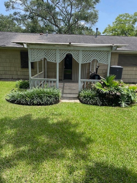 1210 Cypress St, Alvin, TX 77511 - photo 3