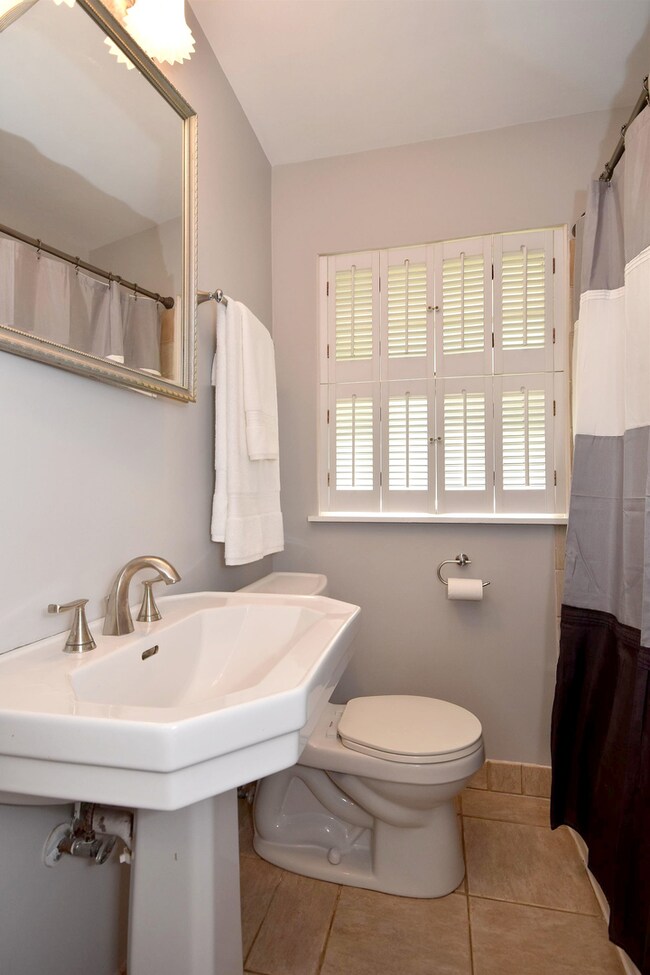 874 S Hillside Ave, Elmhurst, IL 60126 - photo 5