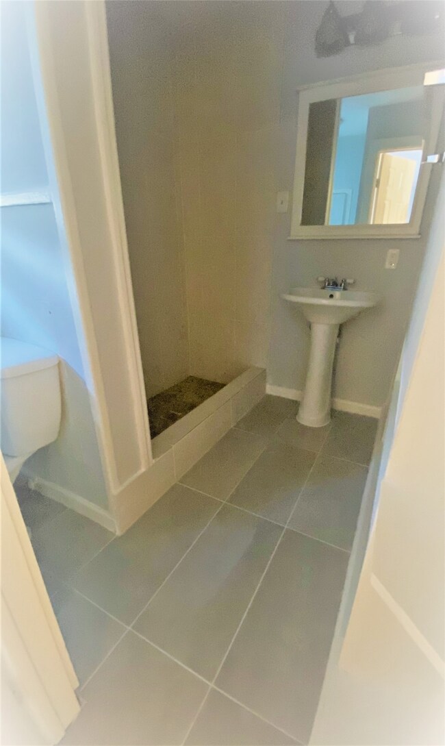 911 Byrne St unit 9, Houston, TX 77009 - photo 6