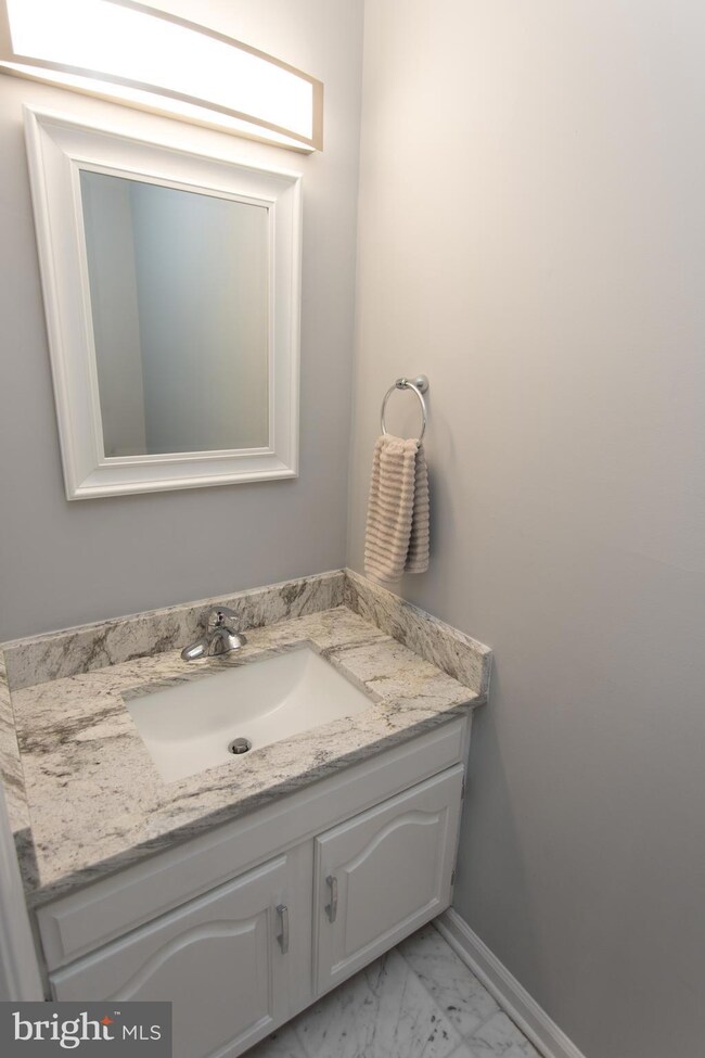 5725 Balsam Grove Ct, Rockville, MD 20852 - photo 5